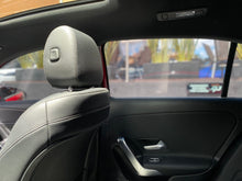 Cargar imagen en el visor de la galería, Mercedes-Benz A 200 HatchBack Modelo 2019
