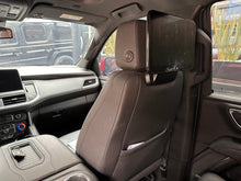Cargar imagen en el visor de la galería, Chevrolet Tahoe Z71 Modelo 2023
