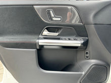 Cargar imagen en el visor de la galería, Mercedes-Benz AMG GLA 35 4MATIC Modelo 2022

