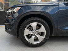 Cargar imagen en el visor de la galería, Volvo XC40 Momentum T4 Modelo 2021
