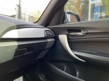 Cargar imagen en el visor de la galería, BMW 120I Paquete M Modelo 2016
