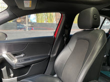 Cargar imagen en el visor de la galería, Mercedes-Benz A 200 HatchBack Modelo 2019
