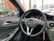 Cargar imagen en el visor de la galería, Mercedes-Benz A200 Modelo 2016
