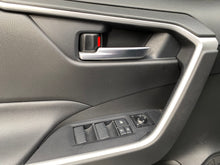 Cargar imagen en el visor de la galería, Toyota RAV 4 XLE Híbrida Modelo 2021
