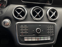Cargar imagen en el visor de la galería, Mercedes-Benz A 200 HatchBack Modelo 2018
