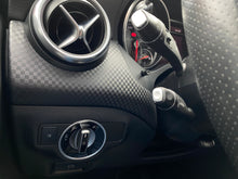 Cargar imagen en el visor de la galería, Mercedes-Benz A 200 HatchBack Modelo 2018
