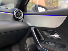 Cargar imagen en el visor de la galería, Mercedes-Benz A 200 Sedan Modelo 2022
