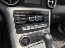 Cargar imagen en el visor de la galería, Mercedes-Benz SLK 200 Modelo 2015
