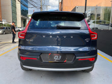 Cargar imagen en el visor de la galería, Volvo XC40 Momentum T4 Modelo 2021
