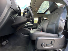 Cargar imagen en el visor de la galería, Volvo XC40 Momentum T4 Modelo 2021

