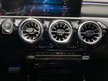 Cargar imagen en el visor de la galería, Mercedes-Benz AMG CLA 35 4MATIC Modelo 2023
