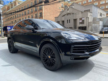 Cargar imagen en el visor de la galería, Porsche Cayenne Coupé Platinum Edition Modelo 2023
