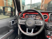 Cargar imagen en el visor de la galería, Jeep Wrangler Unlimited Modelo 2021
