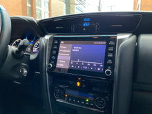 Cargar imagen en el visor de la galería, Toyota Fortuner SR Modelo 2022

