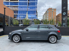 Cargar imagen en el visor de la galería, Audi A3 Sportback Modelo 2020

