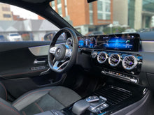 Cargar imagen en el visor de la galería, Mercedes-Benz A 200 Sedan Modelo 2022
