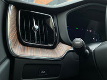Cargar imagen en el visor de la galería, Volvo XC60 B5 Híbrido Modelo 2023
