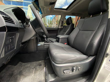 Cargar imagen en el visor de la galería, Toyota Prado TXL Modelo 2023
