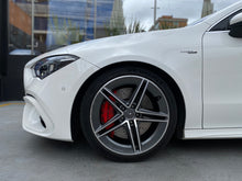 Cargar imagen en el visor de la galería, Mercedes-Benz AMG CLA 45S 4matic Modelo 2022
