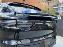 Cargar imagen en el visor de la galería, Porsche Cayenne Coupé Platinum Edition Modelo 2023
