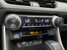 Cargar imagen en el visor de la galería, Toyota RAV 4 XLE Híbrida Modelo 2021
