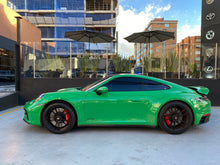 Cargar imagen en el visor de la galería, Porsche 911 Carrera GTS Modelo 2023
