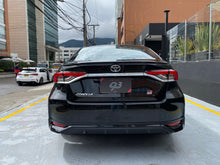 Cargar imagen en el visor de la galería, Toyota Corolla GR Sport Modelo 2023
