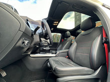 Cargar imagen en el visor de la galería, Mercedes-Benz AMG GLA 35 4MATIC Modelo 2022
