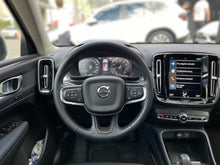 Cargar imagen en el visor de la galería, Volvo XC40 Momentum T4 Modelo 2021
