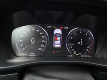 Cargar imagen en el visor de la galería, Volvo XC40 Momentum T4 Modelo 2021
