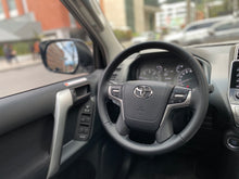 Cargar imagen en el visor de la galería, Toyota Prado TXL Modelo 2023
