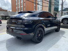 Cargar imagen en el visor de la galería, Porsche Cayenne Coupé Platinum Edition Modelo 2023
