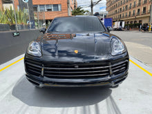 Cargar imagen en el visor de la galería, Porsche Cayenne Coupé Platinum Edition Modelo 2023
