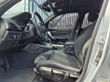Cargar imagen en el visor de la galería, BMW 120I Modelo 2017
