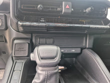 Cargar imagen en el visor de la galería, Toyota Land Cruiser TX Modelo 2025
