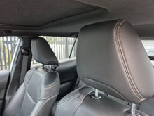 Cargar imagen en el visor de la galería, Toyota Corolla Cross SE-G Modelo 2017
