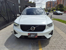 Cargar imagen en el visor de la galería, Volvo XC40 B5 Modelo 2023
