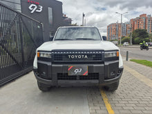 Cargar imagen en el visor de la galería, Toyota Land Cruiser TX Modelo 2025
