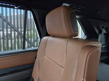 Cargar imagen en el visor de la galería, Toyota Sequoia 1794 TRD Modelo 2026
