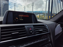Cargar imagen en el visor de la galería, BMW 120I Modelo 2017

