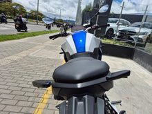 Cargar imagen en el visor de la galería, BMW F900R Modelo 2024
