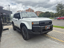 Cargar imagen en el visor de la galería, Toyota Land Cruiser TX Modelo 2025
