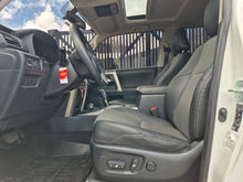 Cargar imagen en el visor de la galería, Toyota 4Runner Modelo 2021
