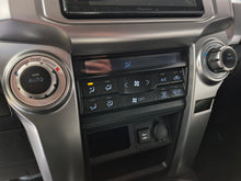 Cargar imagen en el visor de la galería, Toyota 4Runner Modelo 2021
