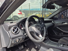 Cargar imagen en el visor de la galería, Mercedes-Benz A200 Modelo 2018
