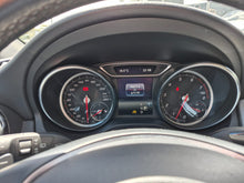 Cargar imagen en el visor de la galería, Mercedes-Benz GLA 200 Modelo 2019
