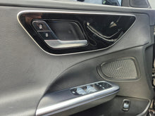 Cargar imagen en el visor de la galería, Mercedes-Benz C200 Modelo 2022
