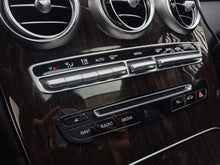 Cargar imagen en el visor de la galería, Mercedes-Benz GLC 250 4MATIC Modelo 2017
