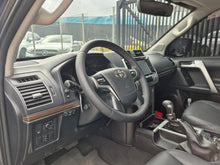Cargar imagen en el visor de la galería, Toyota Prado Vx Modelo 2020 BLINDADA

