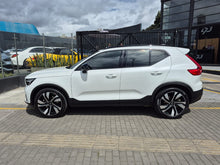 Cargar imagen en el visor de la galería, Volvo XC40 B5 Modelo 2023
